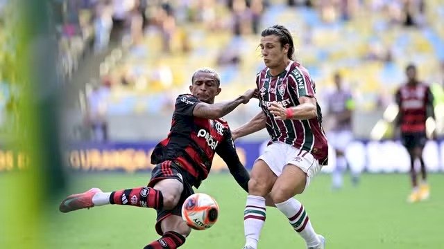 Flamengo e Fluminense vão fazer a final do Campeonato Carioca, o Flamengo venceu o Vasco duas vezes 1x0 e 2x1. E o Fluminense venceu e empatou com o Volta Redonda 4x0 e 0x0