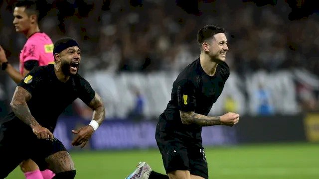 Corinthians supera pressão, vence o Santos e volta à final do Paulista após cinco anos.